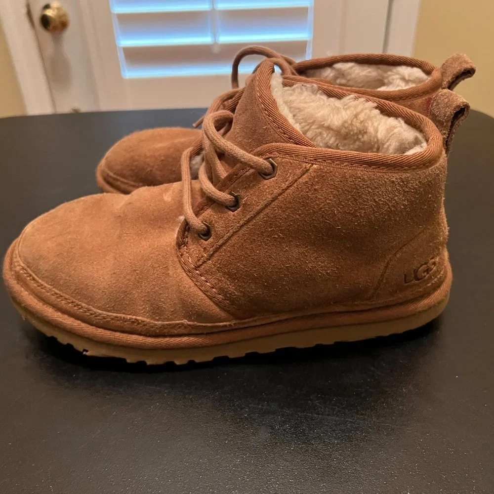 Ugg size 5 boots 3236 tan